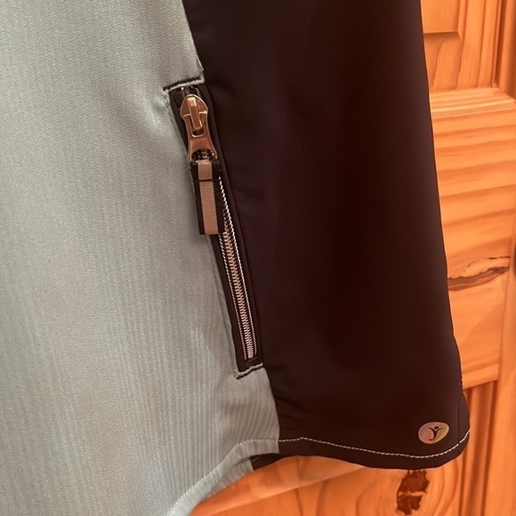 Scrubletics V Neck Scrub Top - Picture 4 of 7